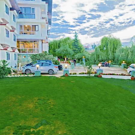 Royal Jardin Whistling Pines Resort Shimla Eksteriør billede