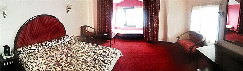 Royal Jardin Whistling Pines Resort Shimla Eksteriør billede