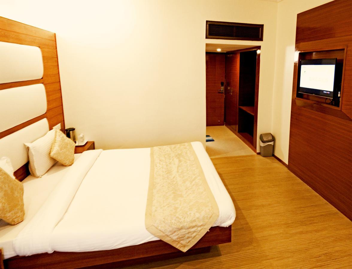 Royal Jardin Whistling Pines Resort Shimla Eksteriør billede