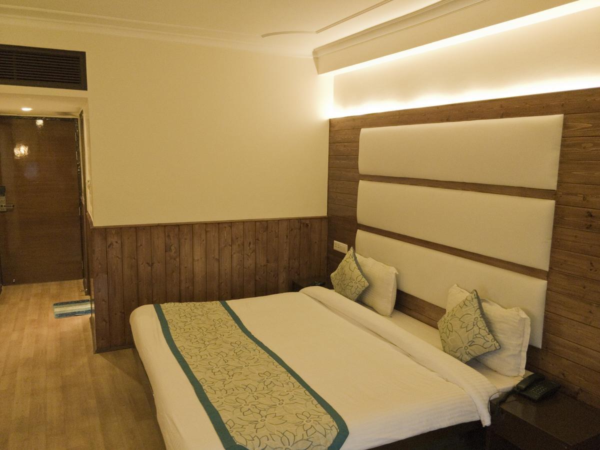 Royal Jardin Whistling Pines Resort Shimla Eksteriør billede