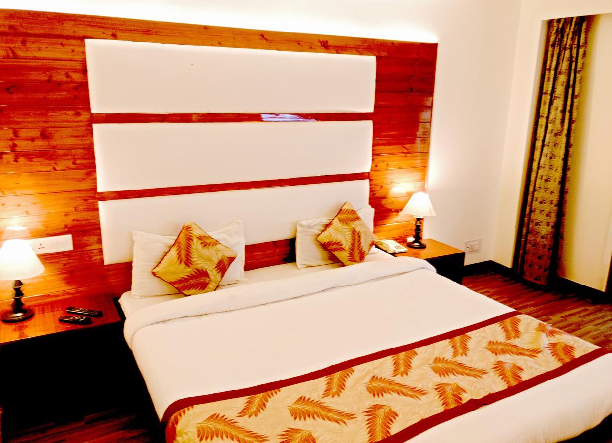Royal Jardin Whistling Pines Resort Shimla Eksteriør billede