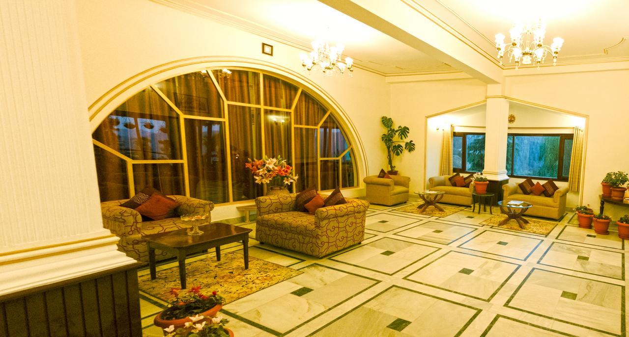 Royal Jardin Whistling Pines Resort Shimla Eksteriør billede