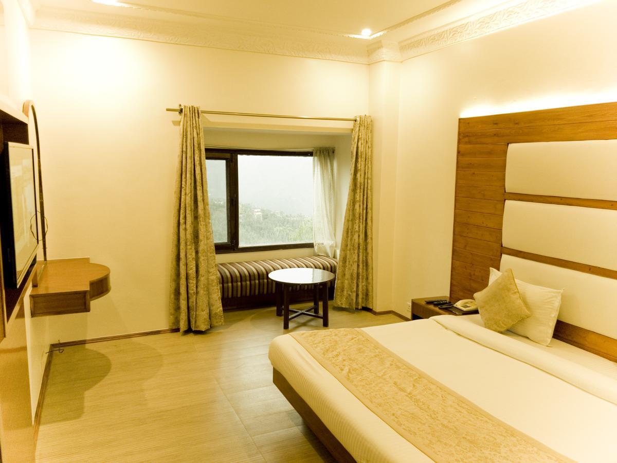 Royal Jardin Whistling Pines Resort Shimla Eksteriør billede
