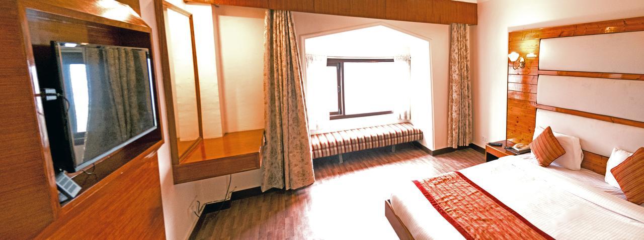 Royal Jardin Whistling Pines Resort Shimla Eksteriør billede