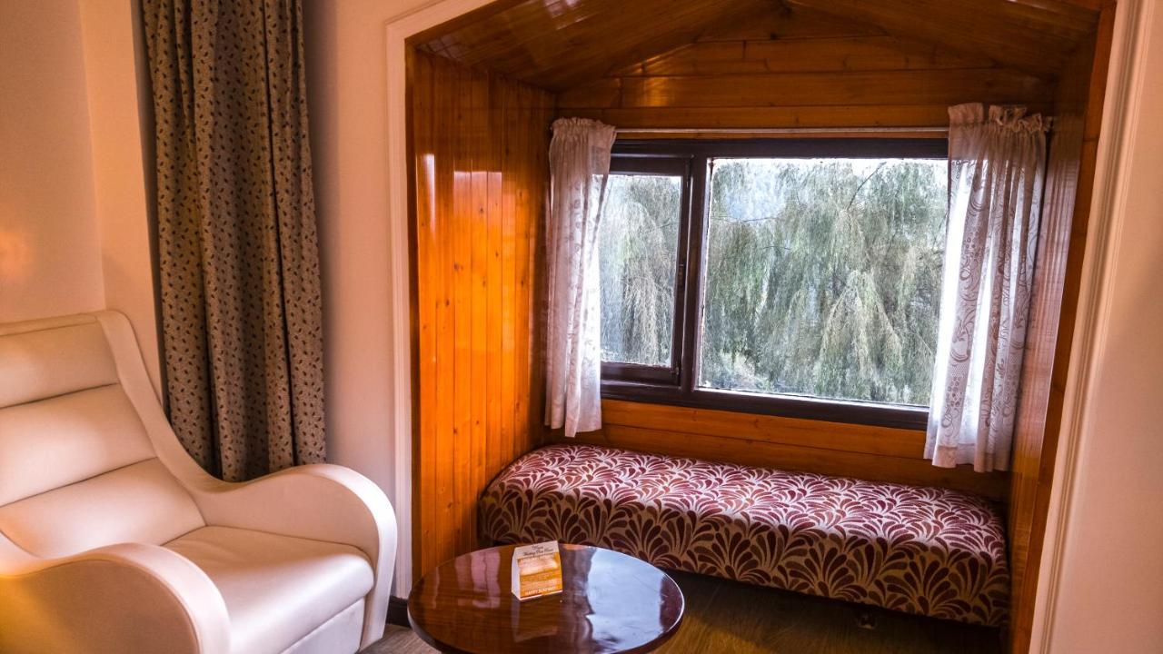 Royal Jardin Whistling Pines Resort Shimla Eksteriør billede