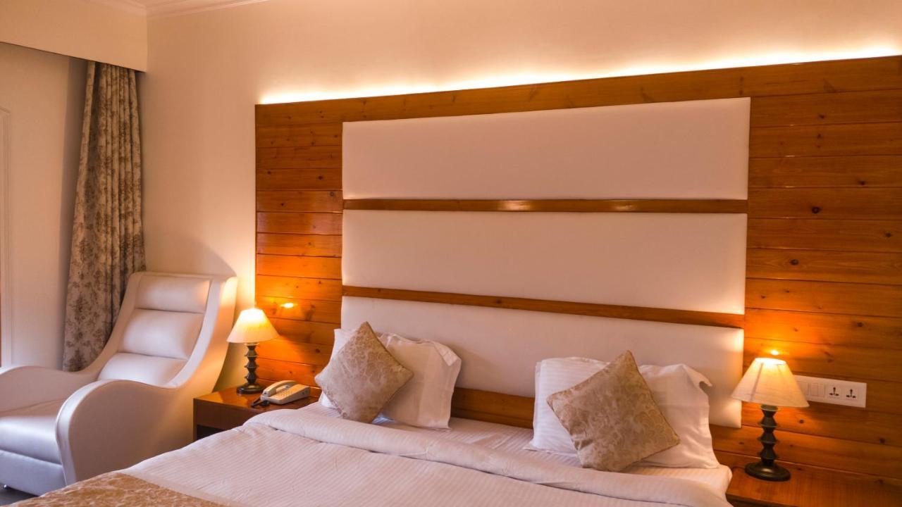 Royal Jardin Whistling Pines Resort Shimla Eksteriør billede